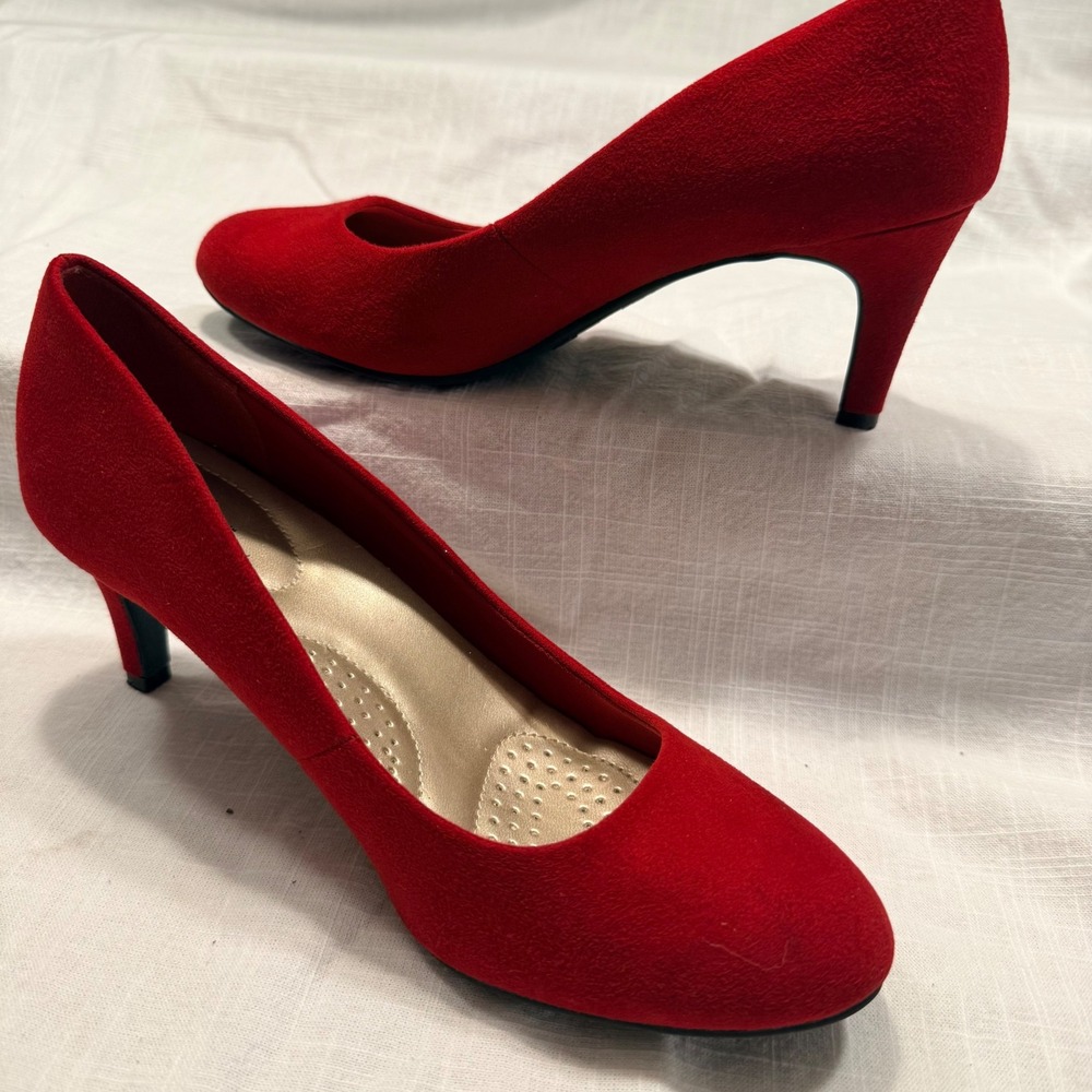 Dexflex Comfort Pumps 7.5 Red Faux Suede Almond Toe Stiletto Heels